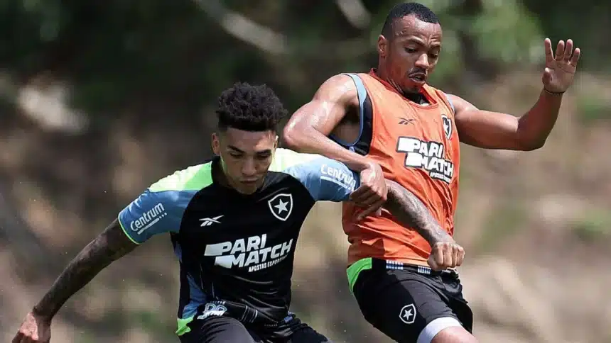 Igor Jesus e Marlon Freitas em treino do Botafogo