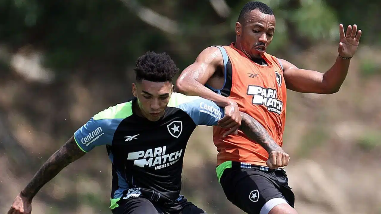 Igor Jesus e Marlon Freitas em treino do Botafogo