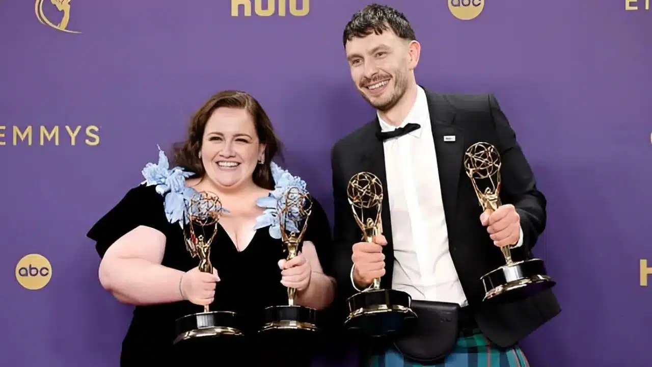 Foto destaque: Jessica Gunning e Richard Gadd com seus prêmios (Foto: reprodução/Getty Embed / Frazer Harrison)