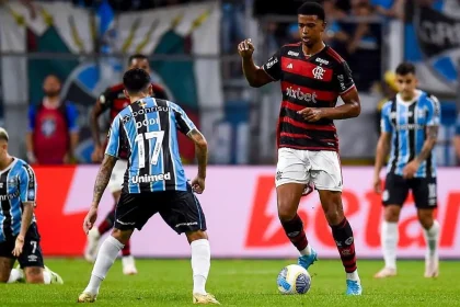 Flamengo afirma que Carlinhos sofreu racismo após expulsão