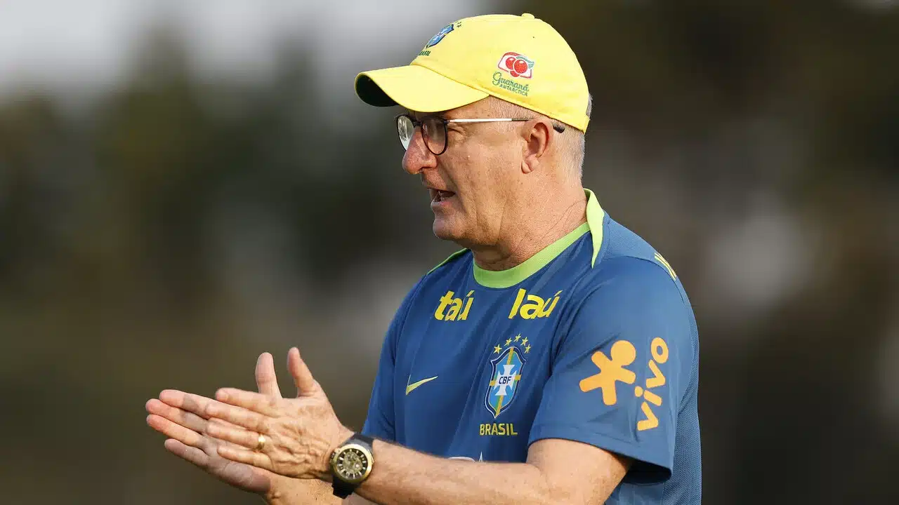 Dorival Júnior treina Seleção Brasileira com 4 desfalques