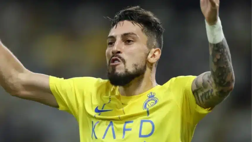 Alex Telles jogando pelo Al-Nassr