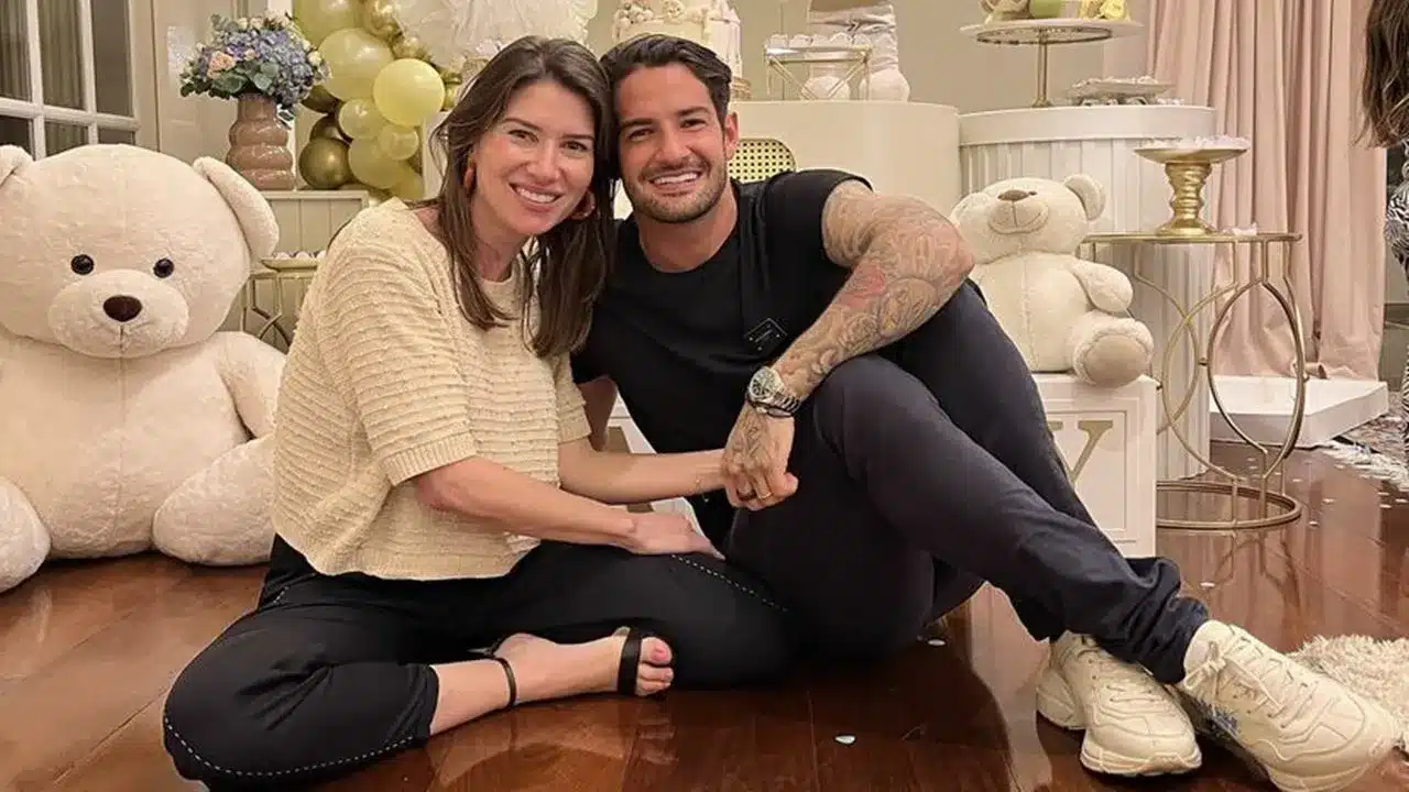 Após falecimento do pai, Rebeca Abravanel se declara ao marido Alexandre Pato