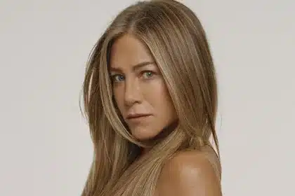 Jennifer Aniston recebe visita de policia na sua casa