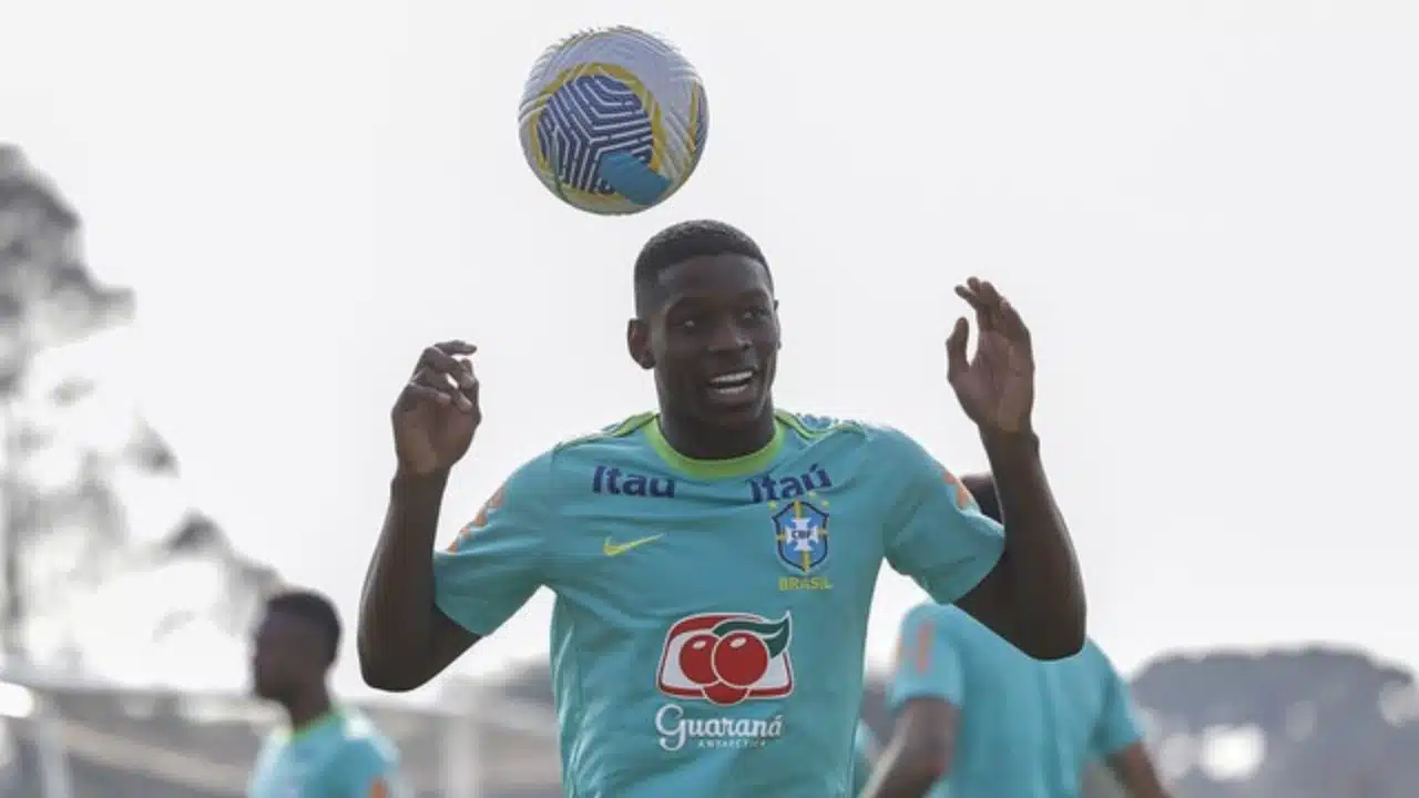 Luiz Henrique durante treino da Seleção Brasileira