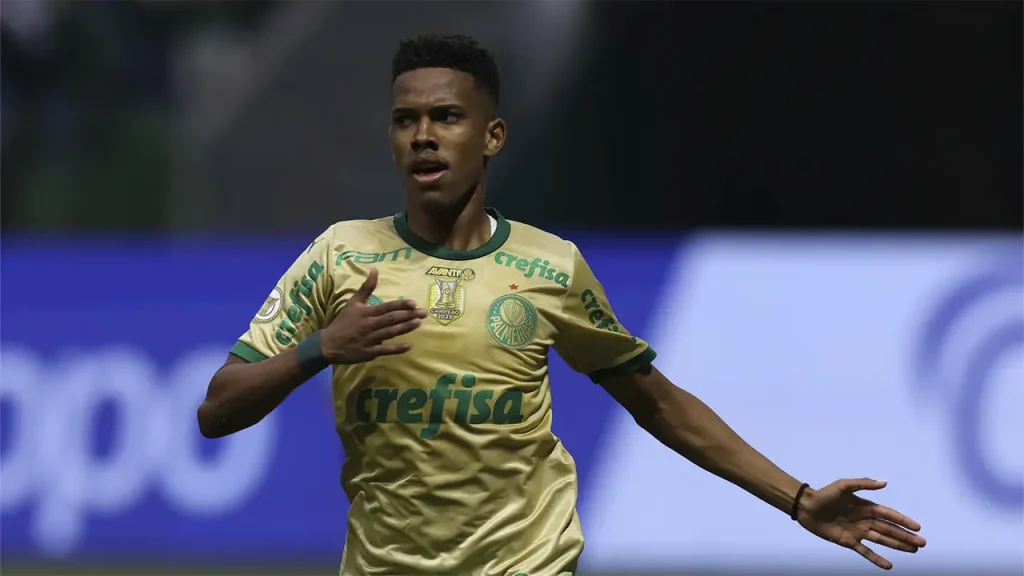 Palmeiras confirma lesão de Estevão, que deve desfalcar o time contra o Vasco