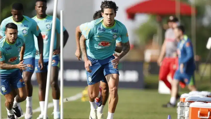 Pedro durante treino da Seleção Brasileira