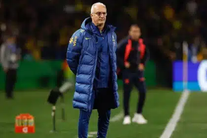 Dorival Júnior durante jogo do Brasil contra o Equador, na última rodada das Eliminatórias, em Curitiba