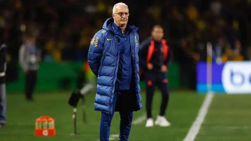 Dorival Júnior durante jogo do Brasil contra o Equador, na última rodada das Eliminatórias, em Curitiba