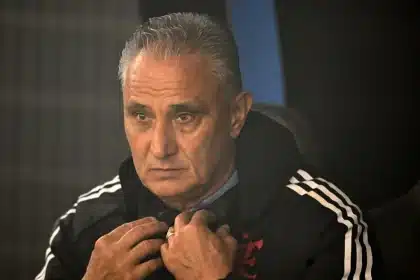 Tite sofre maior momento de pressão à frente do Flamengo