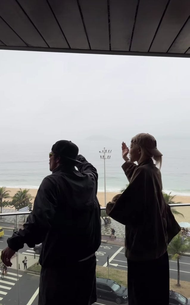 Rosé compartilha visita ao Brasil e encontro com Bruno Mars