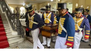 Corpo de Cid Moreira é velado no Palácio Guanabara