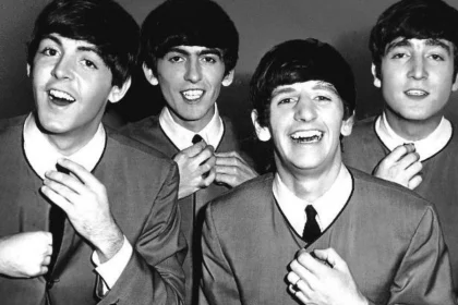 Beatles nos anos 60 com McCartney, Harrison, Starr e Lennon