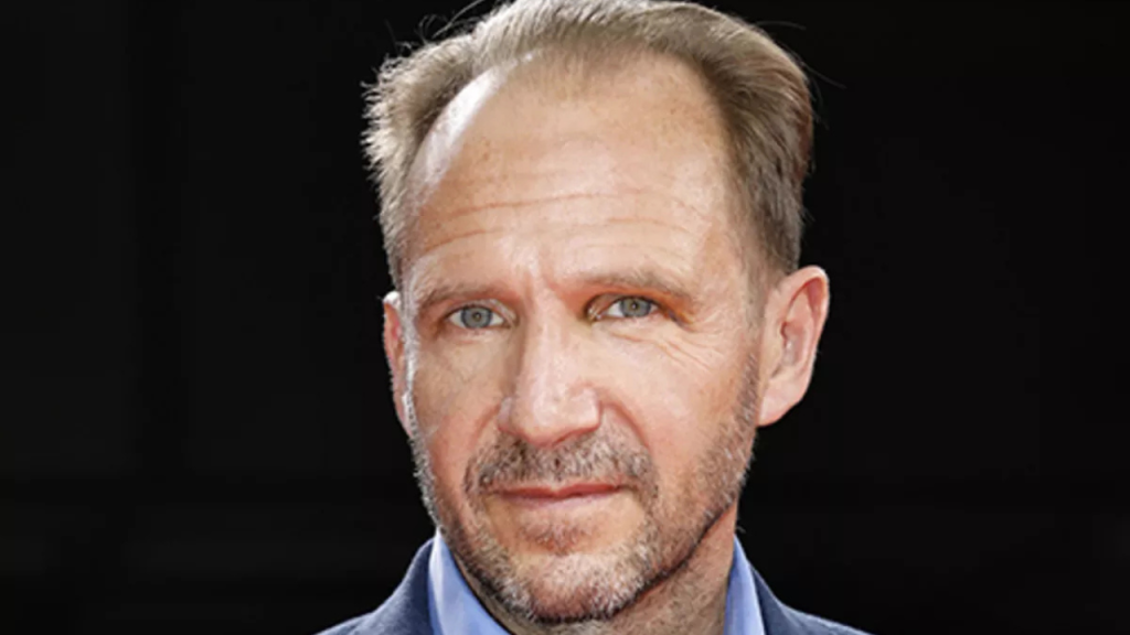 Ralph Fiennes revela detalhes de “28 Years Later” nova sequência de Extermínio