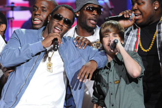 Foto destaque: Justin e Diddy (reprodução/Getty Images Embed/Larry Marano)