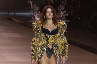 Isabeli Fontana: 'Ainda Estou Nas Nuvens' Após Desfile da Victoria's Secret"