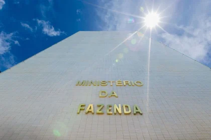 Fernanda Campos e Zaac tocam o sino e desistem de "A fazenda 16"