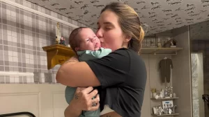 Virginia mostra boa forma 2 meses pós-parto