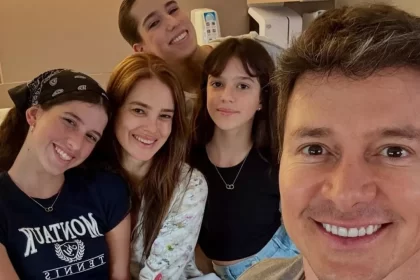 Vera Viel no hospital com a família