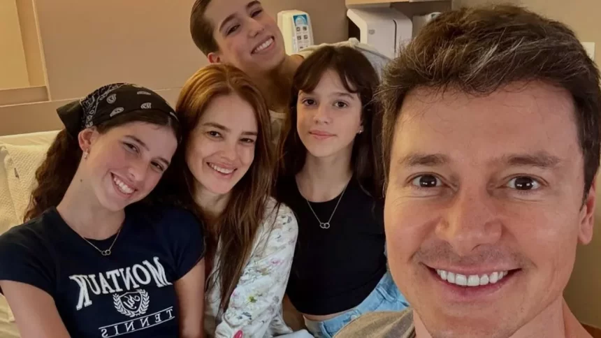 Vera Viel no hospital com a família