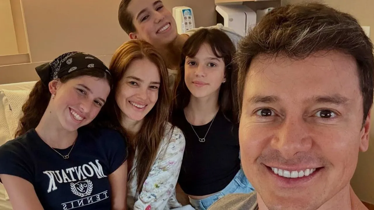 Vera Viel no hospital com a família