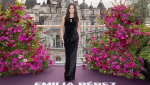 Selena Gomez Brilha em Londres na promoção do filme “Emilia Perez”