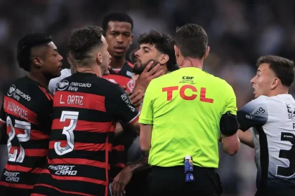 Confusão gerada na partida entre Flamengo e Corinthians