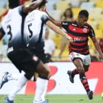 Foto destaque: Flamengo vence Corinthians com gol de Alex Sandro (reprodução/Instagram/@flamengo)