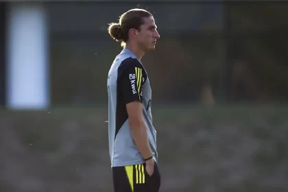 Filipe luis comanda treino