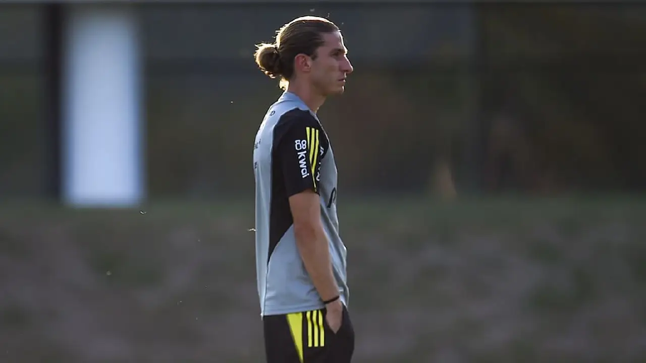 Filipe luis comanda treino