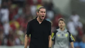 Filipe Luís traz mudanças na escalação para duelo contra o Atlético-MG