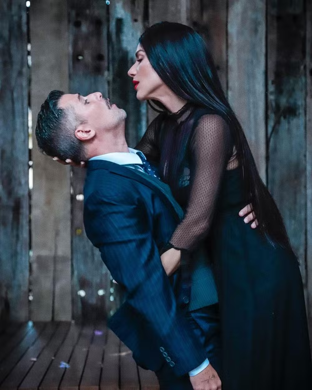 Giovanna Ewbank e Bruno Gagliasso como Morticia e Gomez Addams