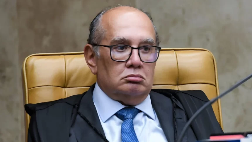 Ministro do STF Gilmar Mendes fala em evento do IDP sobre a regulação das redes sociais e a importância de proteger as democracias