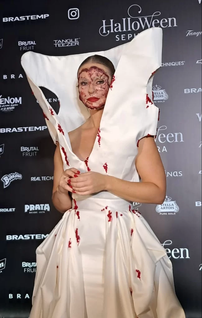 Paolla Oliveira encanta e assusta com look de Halloween