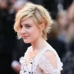 Greta Gerwig diretora da adaptação do filme As Crônicas de Nárnia