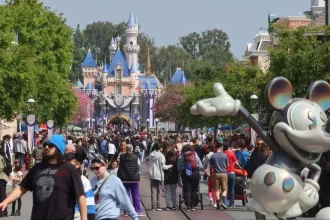 Passagem do furacão Milton força Disney a fechar seus parques