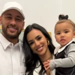 Neymar curte momento em família com Bruna e Mavie, após retorno aos gramados