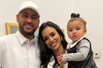 Neymar curte momento em família com Bruna e Mavie, após retorno aos gramados