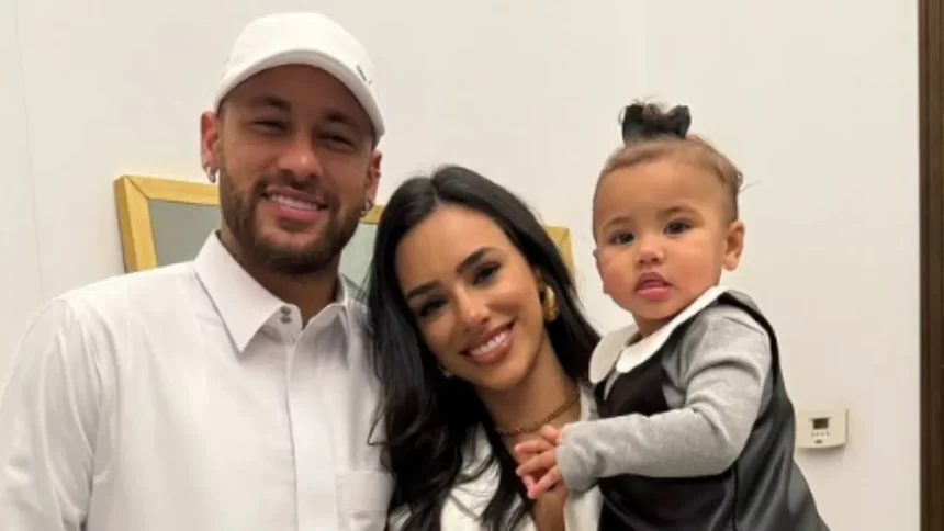 Neymar curte momento em família com Bruna e Mavie, após retorno aos gramados