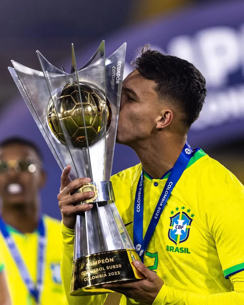 Giovane foi convocado para as seleções sub-20 e sub-23 do Brasil