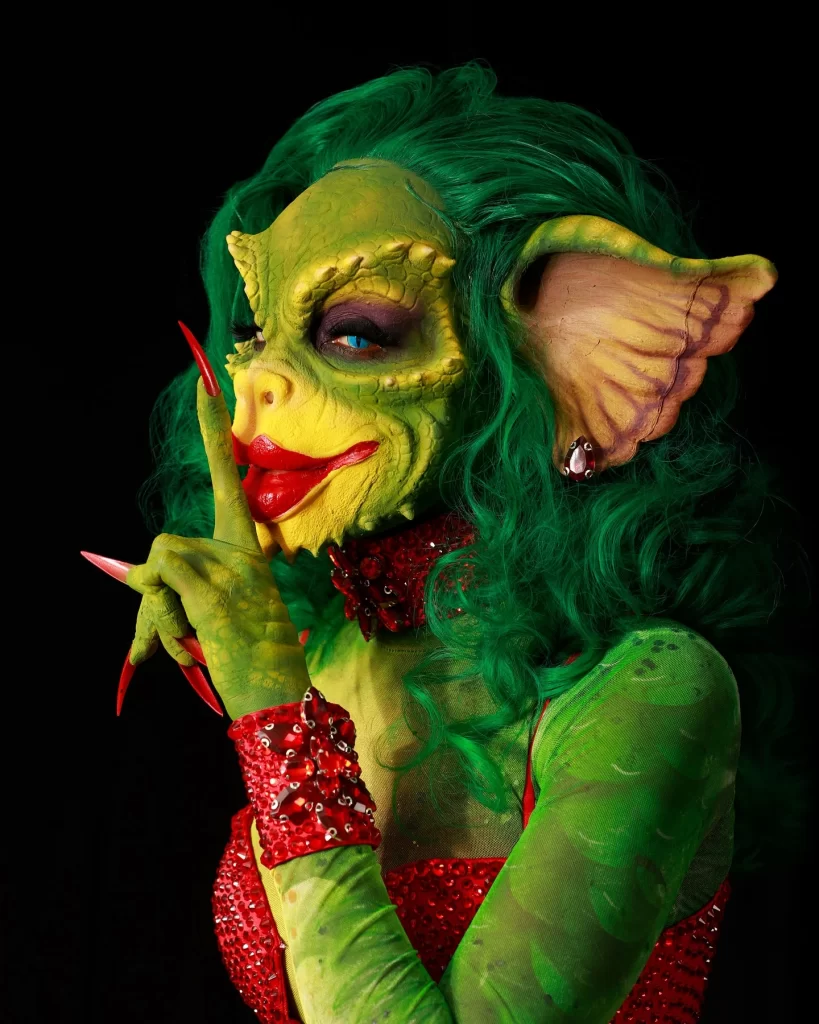 Thelma Assis se inspirou nos anos 80 e se fantasiou de Gremlins