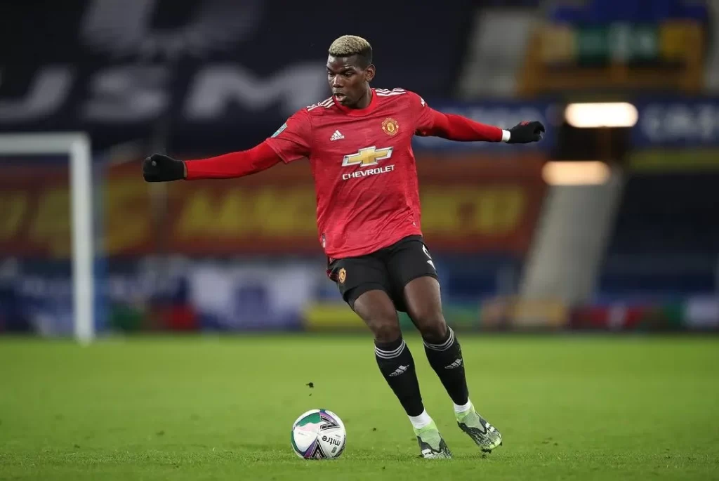 Pogba jogando pelo Manchester United