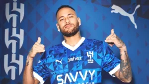 Neymar retorna aos campos depois de mais de um ano afastado devido a uma lesão