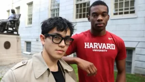 Estudantes de Harvard criam óculos com reconhecimento facial