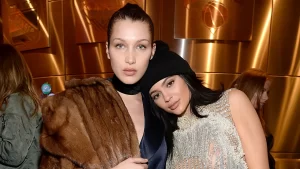 Bella Hadid e Kylie Jenner se reencontram após afastamento por divergências políticas
