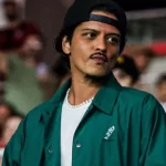 Bruno Mars é visto no Maracanã curtindo partida do clássico carioca Fla x Flu