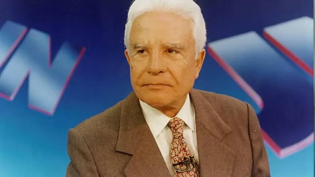 Amigos e familiares se reúnem para velório de Cid Moreira em Petrópolis