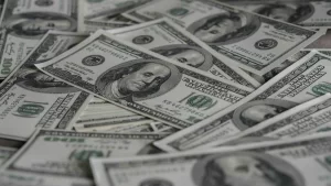 Dólar em alta em meio a crescente da economia americana