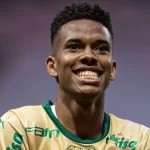 Estêvão em jogo do Palmeiras