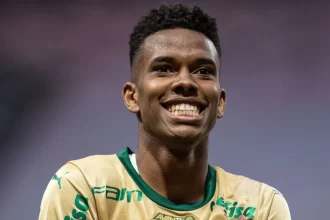 Estêvão em jogo do Palmeiras